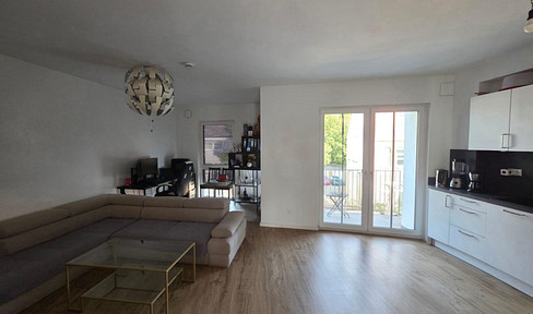 Modern 2-room apartment with balcony & loggia, fitted kitchen, and parking space in Hannover-Anderten.