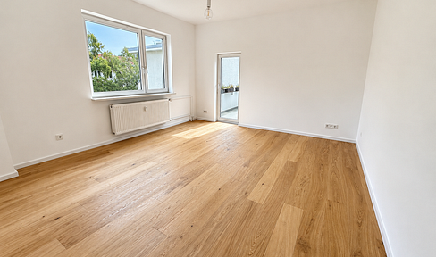 Weigandufer – Newly renovated 2-room apartment with a balcony – available immediately, from a private owner – no commission.