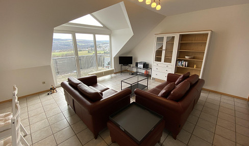 Uninähe & Fernblick in Korlingen: Moderne helle Maisonettewohnung Küche+Balkon+Stellplatz