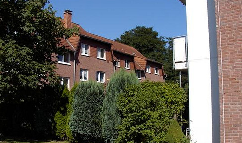 Helle 3,5-Zimmerwohnung mit komplett saniertem Badewannebad mit Fenster und sonnigem SÜD-WEST-Balkon