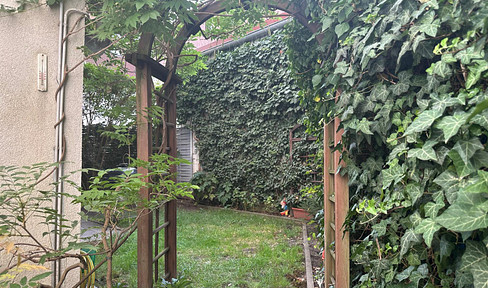 3-room apartment with balcony, garden access, elevator (accessible), parking space, and no commission fees.