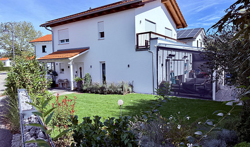 Beautiful, like-new single-family house located on the edge of the forest.