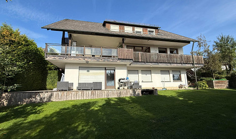 Spacious single-family home with panoramic views and a separate apartment.