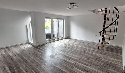 Newly renovated maisonette apartment with a balcony, parking space, and a large basement – available without commission.
