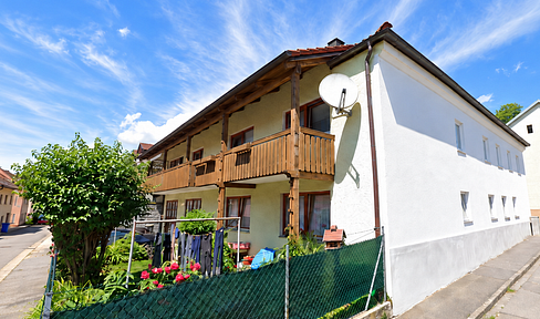 Mehrfamilienhaus mit mehreren Wohneinheiten Garage Garten Balkon