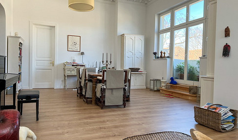 Dachgeschoss-Maisonette mit Terrasse, Aufzug, EBK,PKW-Stellplatz, u.v.m.
