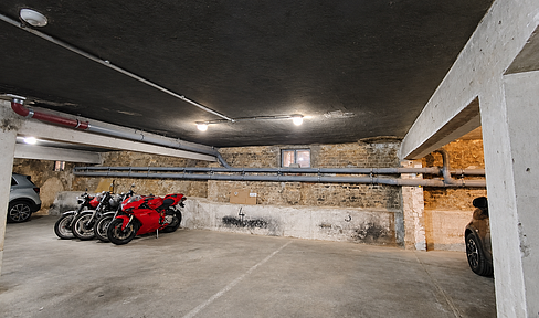 Parking spaces at Mehringdamm – Ideal for long-term use.