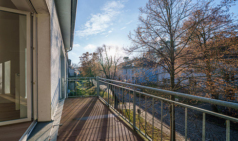 Lichtdurchflutete 3-Zimmer-Wohnung, ca. 96 m², mit großem Sonnenbalkon im Grünen