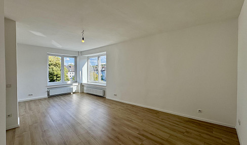 Newly renovated penthouse apartment – Accessible with elevator – Prime location with stunning views over Witten.