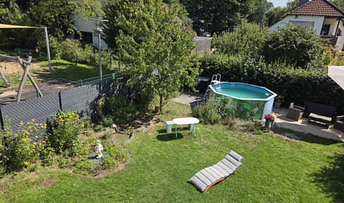 Attractive detached single-family home with a large garden and solar panel system, located in Hanau/Großauheim.