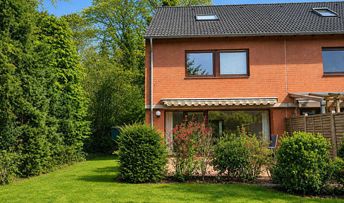 Spacious property in a quiet cul-de-sac, terraced house, end-of-terrace house.