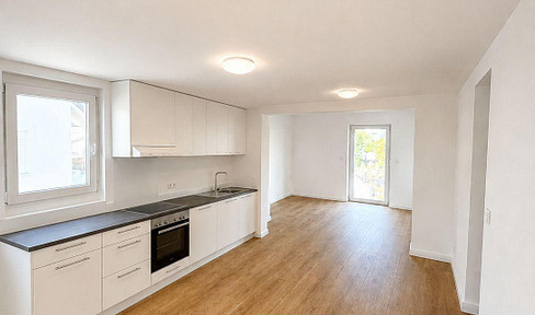 Kernsanierte Wohnung mit Balkon und EBK