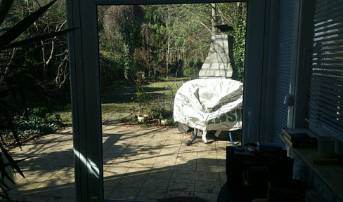 115 square meter apartment with a terrace and garden, located on the ground floor of a detached or semi-detached house.