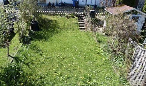 Sunny terraced house with a garden, balcony, and lots of potential, located in Waltenhofen-Rauns.