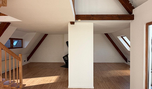 LEERSTEHENDE 2,5-Zimmer-MAISONETTE-Wohnung in stilvollem Altbau | DACHTERRASSE | Doppelgarage