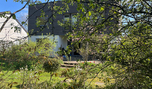 Two separate plots of land in Hamburg-Volksdorf – available for purchase individually or together.