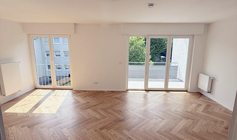 Move right in – Renovated 4-room apartment with a west-facing balcony.
