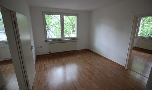 Cozy 3-room apartment, located in the western Landgrafenstraße district.