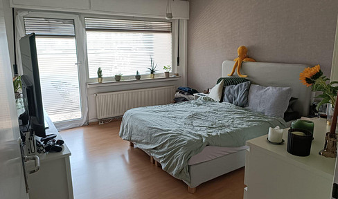 Furnished apartment for rent: City center of Brühl, 3 rooms with fitted kitchen, sofa, bed, balcony, and garden.
