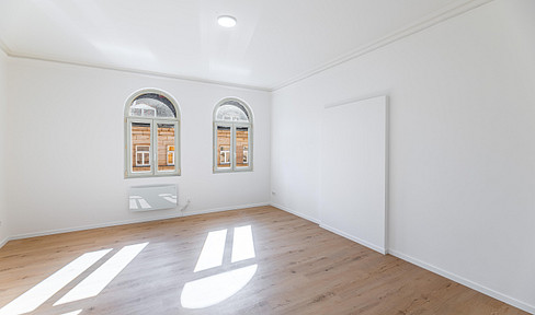 Renovated 3-room apartment with fitted kitchen - Available for the first time.
