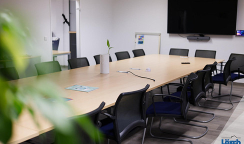 Erstbezug nach Sanierung: hochwertig, klimatisiertes Büro, erweiterbar bis 315 m², mit Stellplätze
