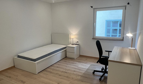Room for rent in a fully furnished shared apartment (4 people) with a large shared balcony. The apartment has just been renovated and is available for the first time.