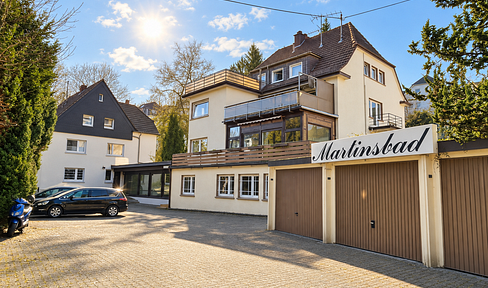 Zwei Mehrfamilienhäuser mit Gewerbepotenzial