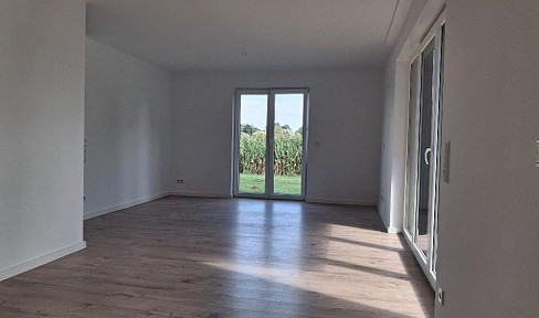 Modern 3-room ground floor apartment with a terrace and carport in Bad Oeynhausen-Werste.