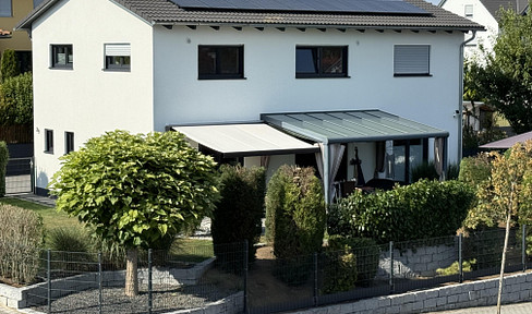 Brand new single-family home with a heat pump, solar panels, a double garage, and high-quality finishes.