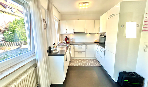 Traumhafte 3,5 ZW mit moderner EBK, Einzelgarage und XXL Balkon
