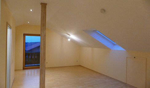 Helles Apartment mit großem Balkon