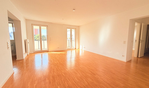 Große, bezugsfreie 3 Zimmer Neubauwohnung mit geräumigem Balkon