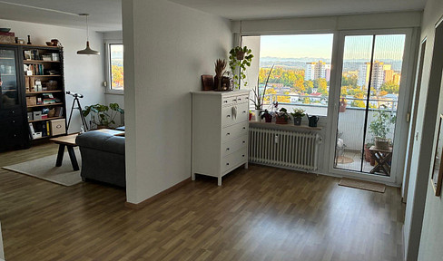 Alpenblick über Wangen: Großzügige 3-Zimmer-Wohnung modern aufgemacht im 9. OG mit Balkon