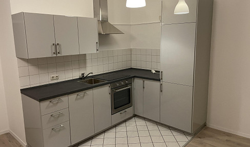 Quiet 2-room apartment with a balcony and a high-quality fitted kitchen, located in the Stadtfeld Ost district.