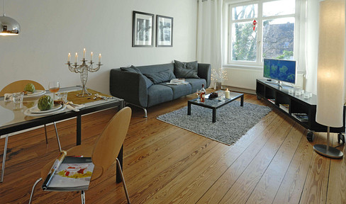 2-Zimmer-Altbauwohnung mit Balkon – voll möbliert, 57 m² in Winterhude, Nähe Stadtpark