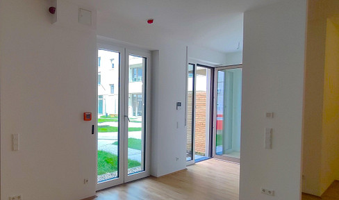First occupancy in 2026 in Prenzlauer Berg: Features a new built-in kitchen, a sleeping area, and underfloor heating.