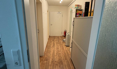 Office space, 110 square meters, with 4 separate toilets and washrooms, located in Dottendorf, Bonn. (Alternatively, a smaller space of 66 square meters with 2 toilets and washrooms is also available.)