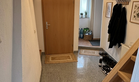 Großzügige teilmöblierte 4-Zimmerwohnung mit Balkon & EBK