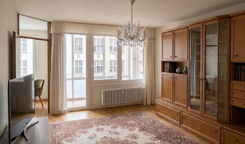 Immediately available for rent, directly from the owner! Bright, 81m² 3-room apartment with a south-facing winter garden and a parking space in an underground garage, located near the KIT (Karlsruhe Institute of Technology).