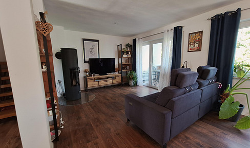 Wohnen in Aussichtslage: 4-Zi.-Maisonettewohnung mit 4 Balkonen XL TG-Stellplatz und Außenstellplatz