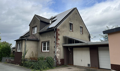 No commission - Modernized detached house in a quiet location in Schlangen.