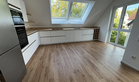 New construction maisonette apartment: 4 bedrooms, 2 bathrooms, fitted kitchen, balcony, and underground parking space.