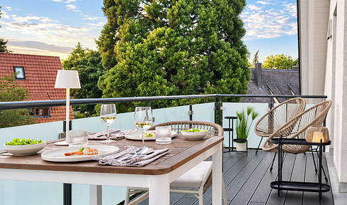 Exklusives voll möbliertes u. ausgestattetes Penthouse in ruhiger und verkehrsgünstiger Lage.