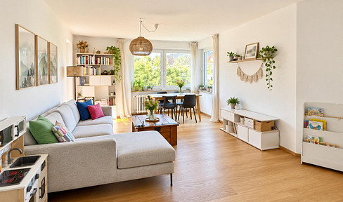 Von Privat - Modernisierte, helle, ruhige 3-Zimmer-Wohnung + Balkon, 2 Bädern & Grünblick