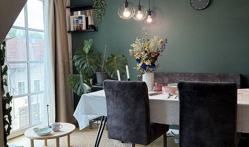 Stylish apartment for rent in Bad Endorf, featuring 3 rooms, elevator access, and a carport.