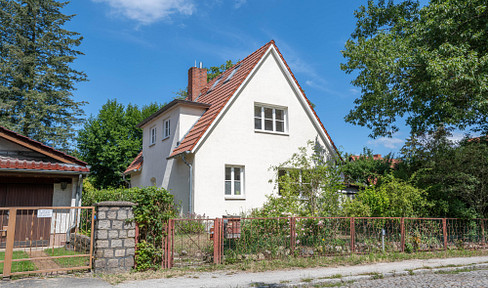 Charming semi-detached house in a prime location in Kleinmachnow.