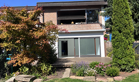 Modernized apartment with a separate entrance, located in a quiet area, featuring a terrace and a garage.