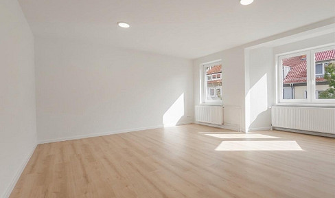 Blick auf die Andreaskirche – sanierte 3-Zimmer-Wohnung, Hildesheim Altstadt