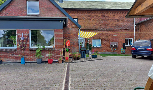 Resthof mit Nebengebäude und bebauugsfähigem Grundstück