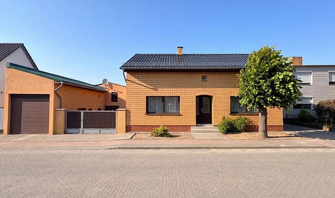 Well-maintained property built with solid construction, featuring a spacious garden and numerous outbuildings (no real estate agents).